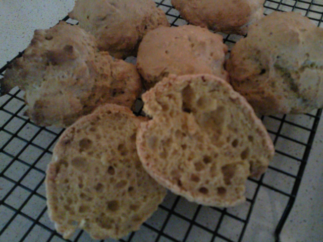 quinoa & arrowroot bread rolls